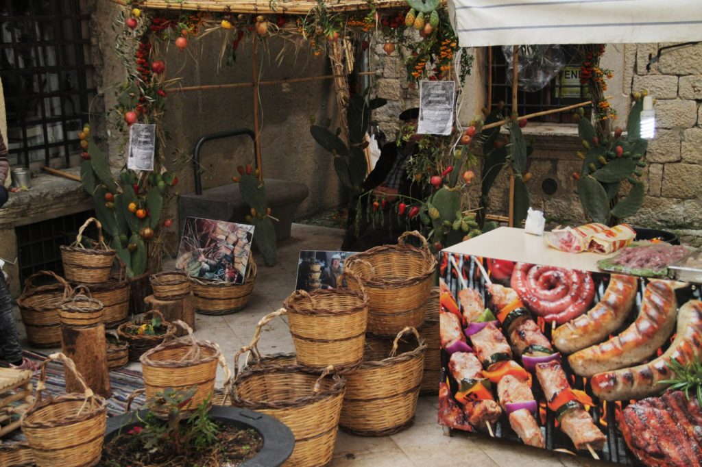 A Petralia Sottana si celebra la Festa dei Sapori Madoniti d’Autunno 4 A Petralia Sottana si celebra la Festa dei Sapori Madoniti d’Autunno - Be Sicily Mag - festa dei sapori madoniti 1