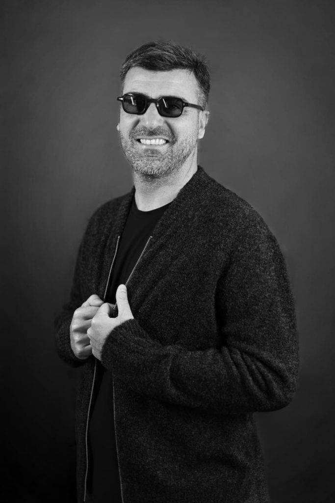 Ottica Renna è il nuovo rivenditore esclusivo Moscot a Palermo: l'evento "Moscot Trunk Show" 6 Ottica Renna è il nuovo rivenditore esclusivo Moscot a Palermo: l'evento "Moscot Trunk Show" - Be Sicily Mag - Cesare Bovo
