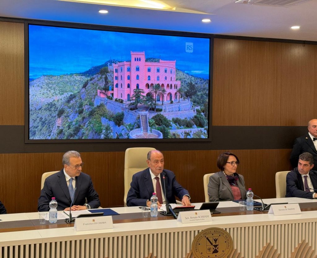 Castello Utveggio a Palermo riapre al pubblico: tutti i dettagli del restyling 4 Castello Utveggio a Palermo riapre al pubblico: tutti i dettagli del restyling - Be Sicily Mag - Da sinistra Di Chiara Schifani Dorotea Di Trapani Alberto Polizzi