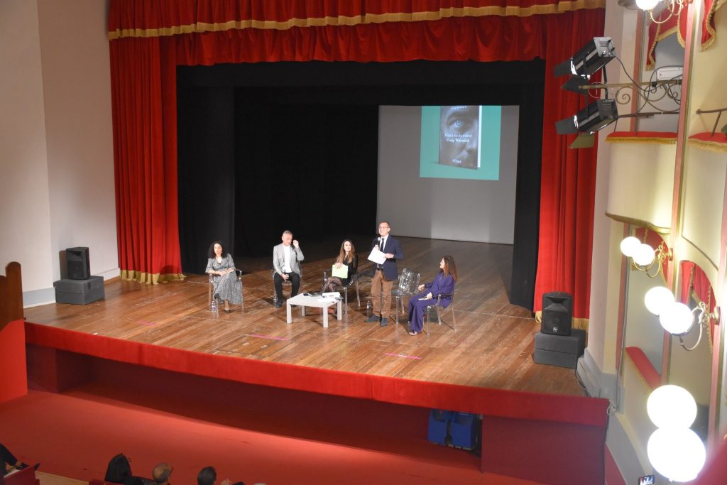 “Non è facile essere Craig Warwick”, l’uomo che parla con gli angeli presenta il nuovo libro anche a Palermo - Be Sicily Mag - Un altro momento della presentazione a Milazzo