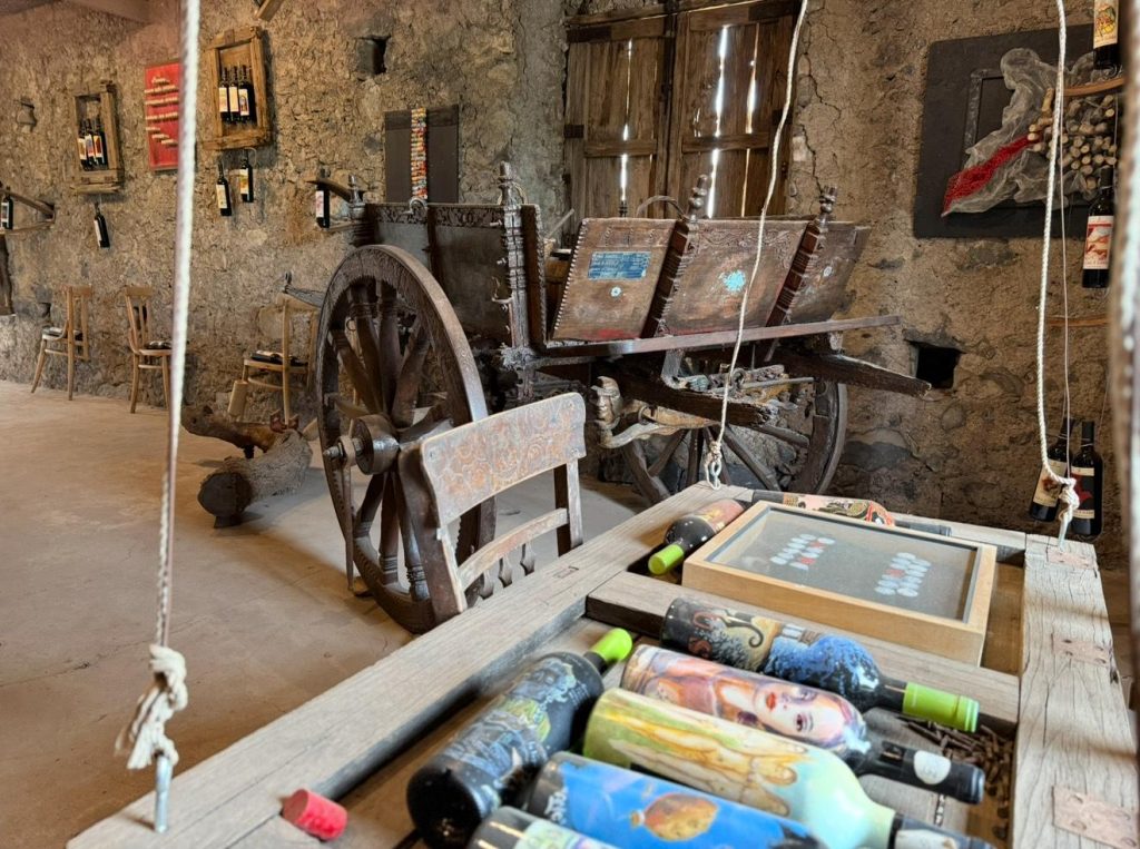 “Poesie da bere”, l’arte che nasce dallo scarto e diventa solidarietà 4 “Poesie da bere”, l’arte che nasce dallo scarto e diventa solidarietà - Be Sicily Mag - museo poesie da bere