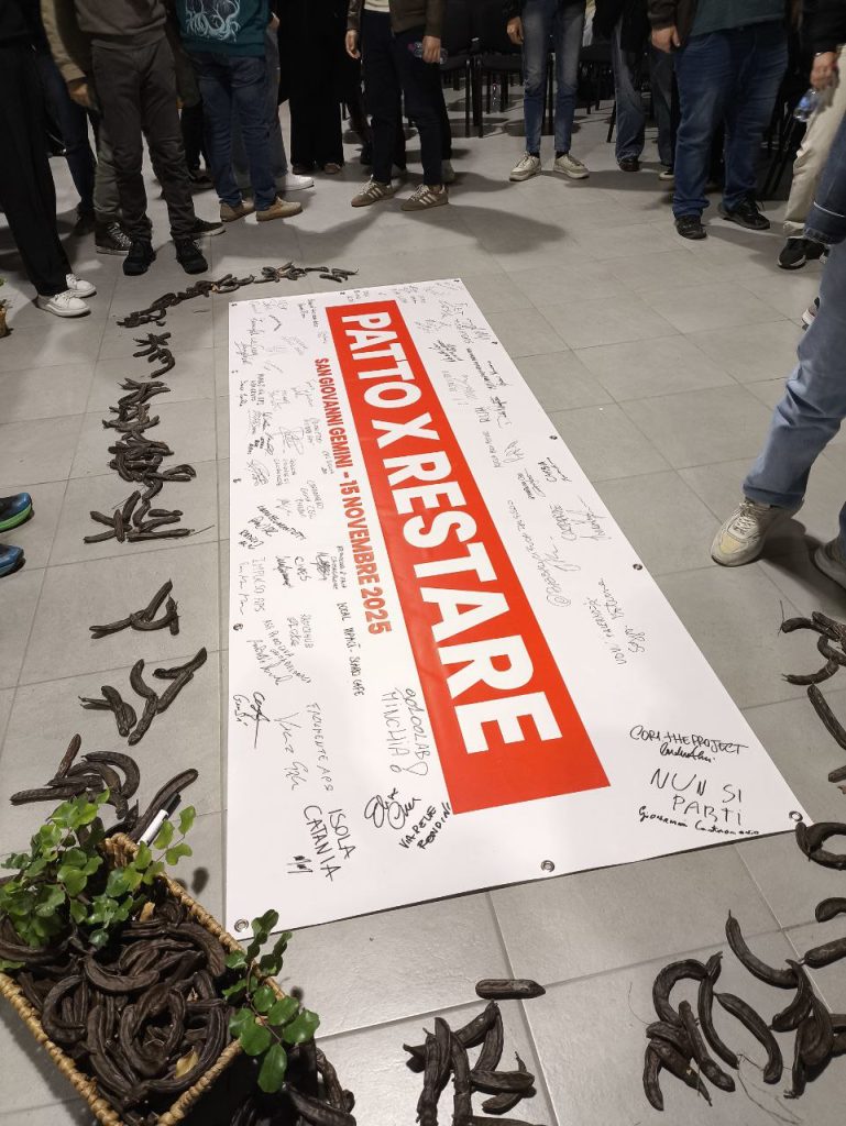 Le associazioni siciliane unite nel "Patto x Restare": un impegno per un nuovo futuro nell'Isola 2 Le firme del Patto x Restare