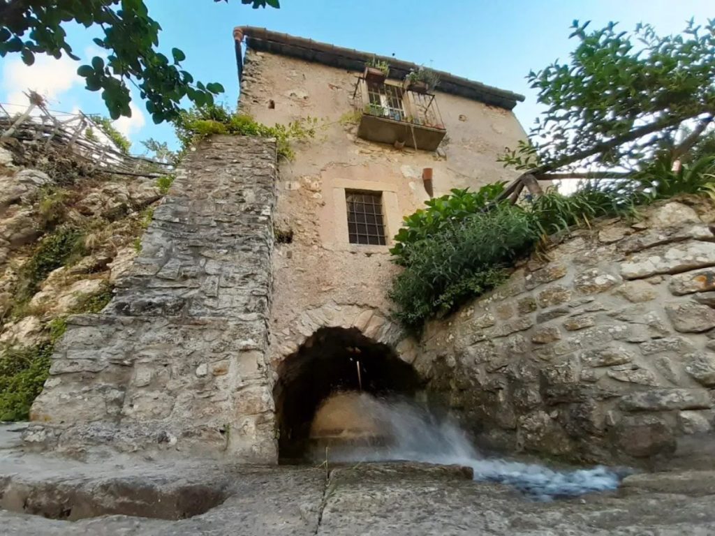 San Clemente e l’acqua: il rito che unisce i borghi dell’entroterra siciliano 3 San Clemente e l’acqua: il rito che unisce i borghi dell’entroterra siciliano - Be Sicily Mag - san clemente