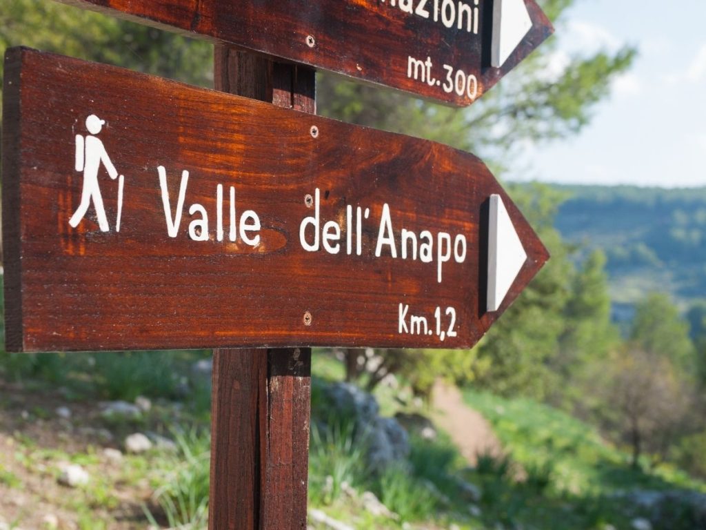 Necropoli di Pantalica: il posto in cui la Sicilia ti ricorda quanto è antica - Be Sicily Mag - 5