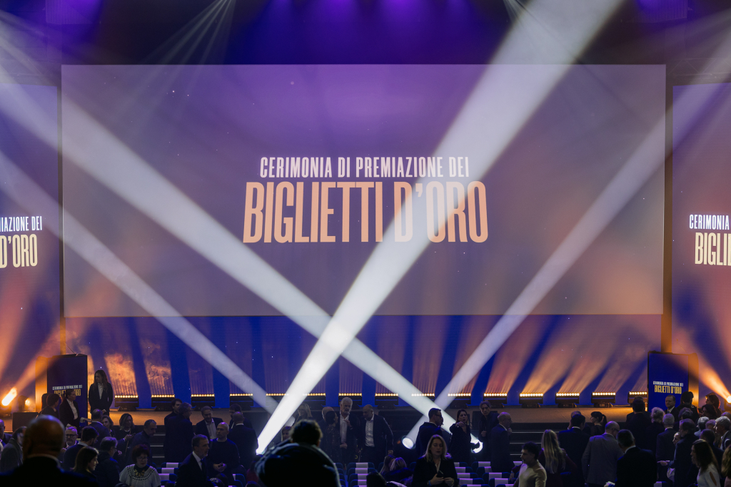 Il cinema Rouge et Noir di Palermo vince il Biglietto d’Oro 2025 3 Il cinema Rouge et Noir di Palermo vince il Biglietto d’Oro 2025 - Be Sicily Mag - BK 20251203 Biglietti doro 1 1024x683 1