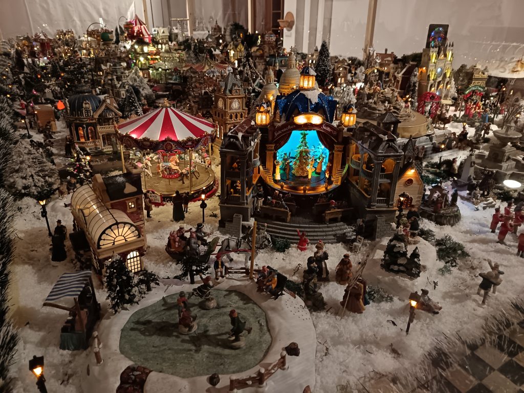 Un Natale vittoriano: il sogno incantato del Christmas Village Collection 2 Un Natale vittoriano: il sogno incantato del Christmas Village Collection - Be Sicily Mag - IMG 20251211 193701