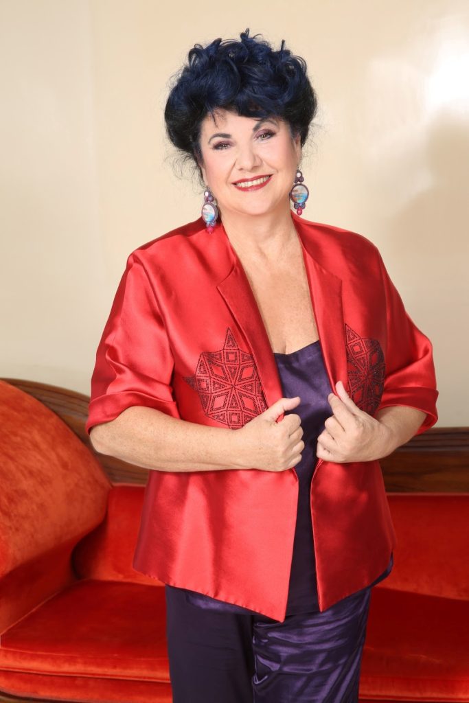 Marisa Laurito torna in scena con Vasame: "La Sicilia è un'isola lussuriosa, la amo" - Be Sicily Mag - Marisa Laurito foto 1