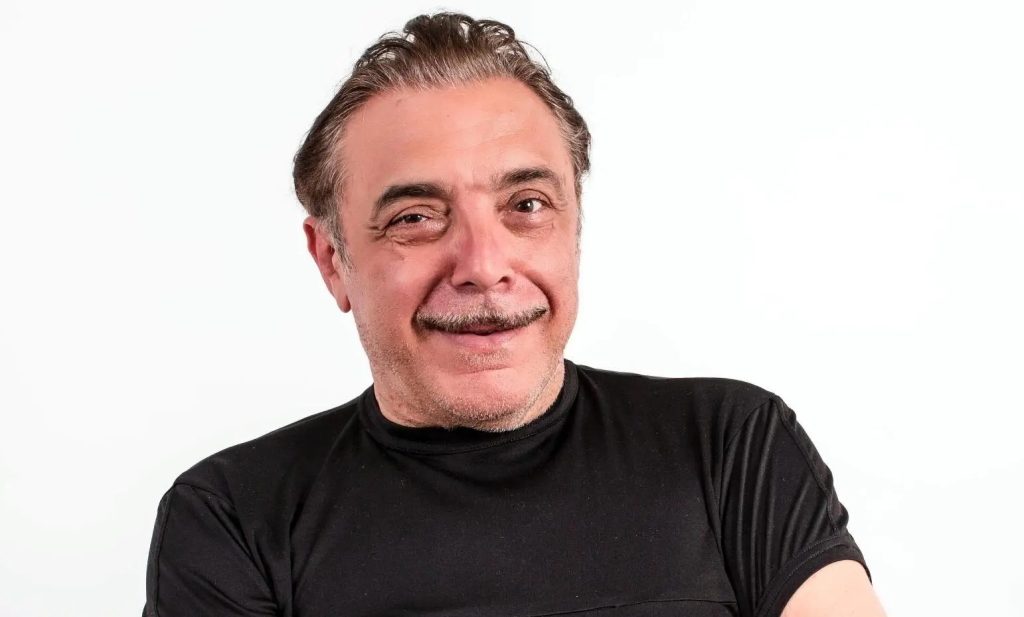 Nino Frassica compie 75 anni e si prepara a tornare in tv: "Nei miei personaggi c'è sempre la Sicilia" 4 Nino Frassica compie 75 anni e si prepara a tornare in tv: "Nei miei personaggi c'è sempre la Sicilia" - Be Sicily Mag - Nino Frassica foto 2