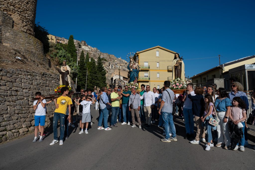 Alla scoperta di Gangi con la Rete dei Musei ANCI Sicilia: da Giambecchina alle origini del primo Borgo dei Borghi d’Italia - Be Sicily Mag - PROCESSIONE GANGI