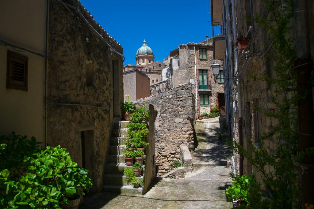 Alla scoperta di Gangi con la Rete dei Musei ANCI Sicilia: da Giambecchina alle origini del primo Borgo dei Borghi d’Italia - Be Sicily Mag - SCORCIO GANGI 2