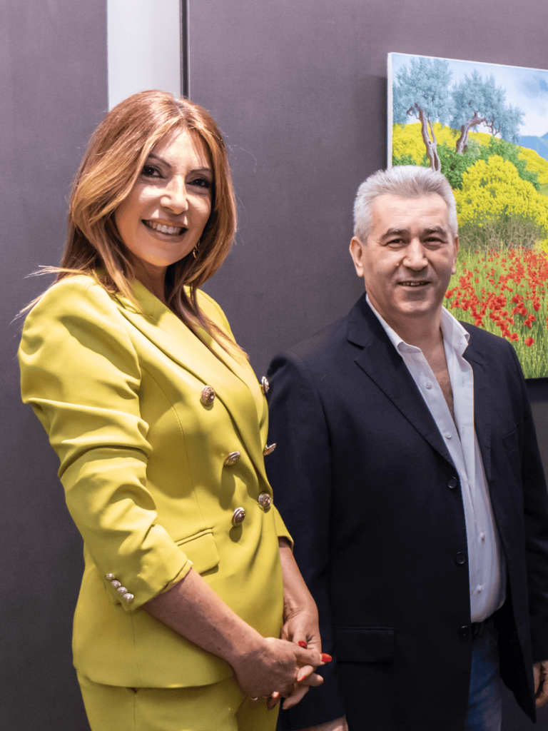 “La terra al centro”, nuova personale del maestro iperrealista Navarra al Centro d’arte Raffaello a cura di Rita Cedrini 4 “La terra al centro”, nuova personale del maestro iperrealista Navarra al Centro d’arte Raffaello a cura di Rita Cedrini - Be Sicily Mag - Sabrina Di Gesaro e Navarra 1