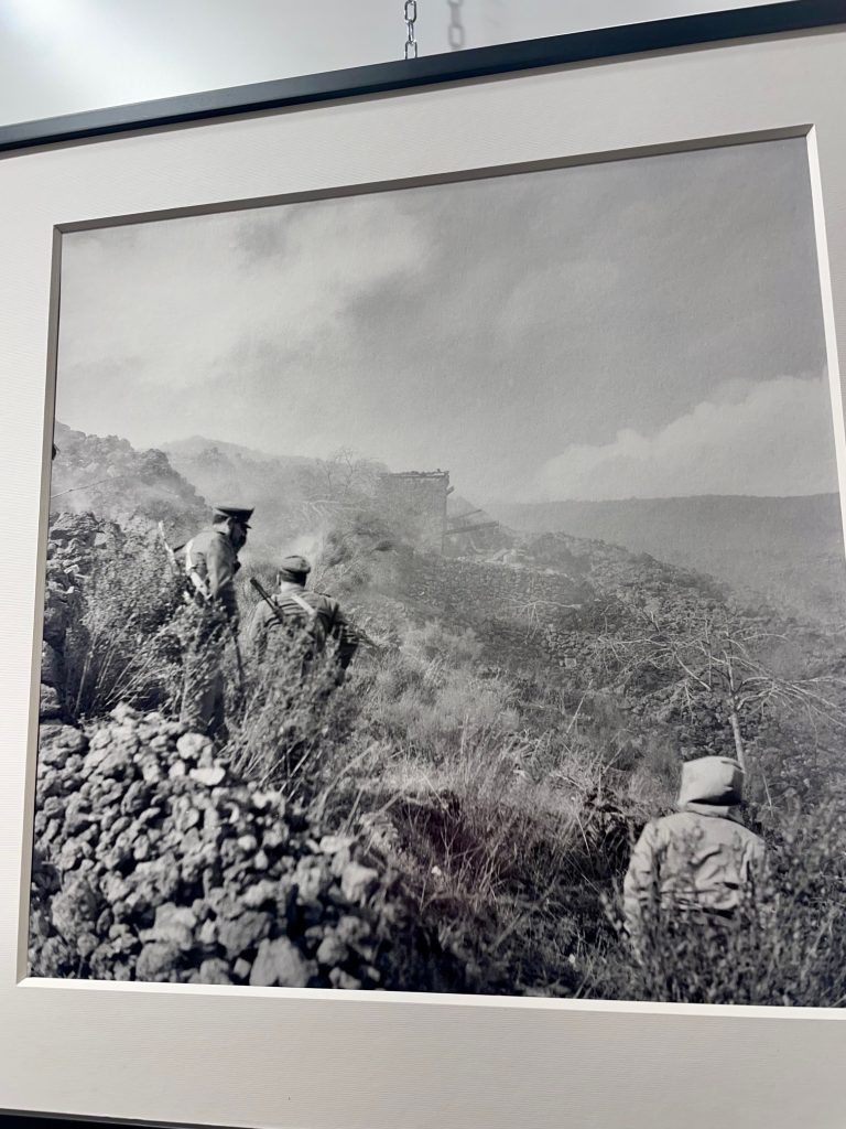 L'Etna e il popolo siciliano nello sguardo di Fosco Maraini: inaugurata la mostra a Catania 3 L'Etna e il popolo siciliano nello sguardo di Fosco Maraini: inaugurata la mostra a Catania - Be Sicily Mag - fosco maraini foto