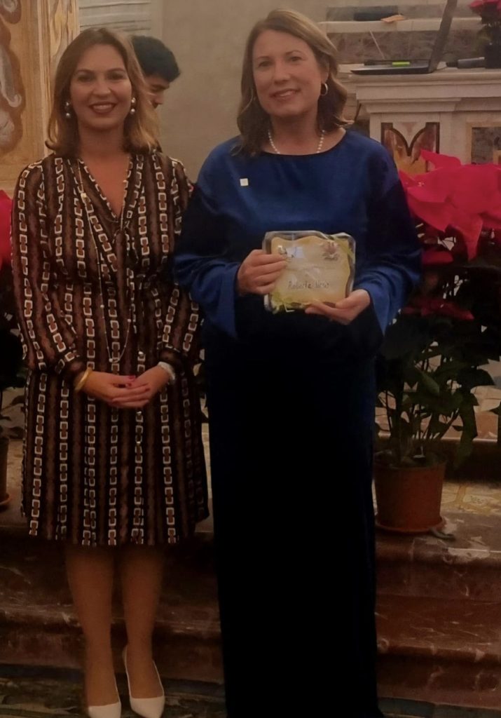 Le Donne del Vino celebrano un anno di crescita e aprono a un nuovo corso 2 Roberta Urso riceve il premio Donnattiva