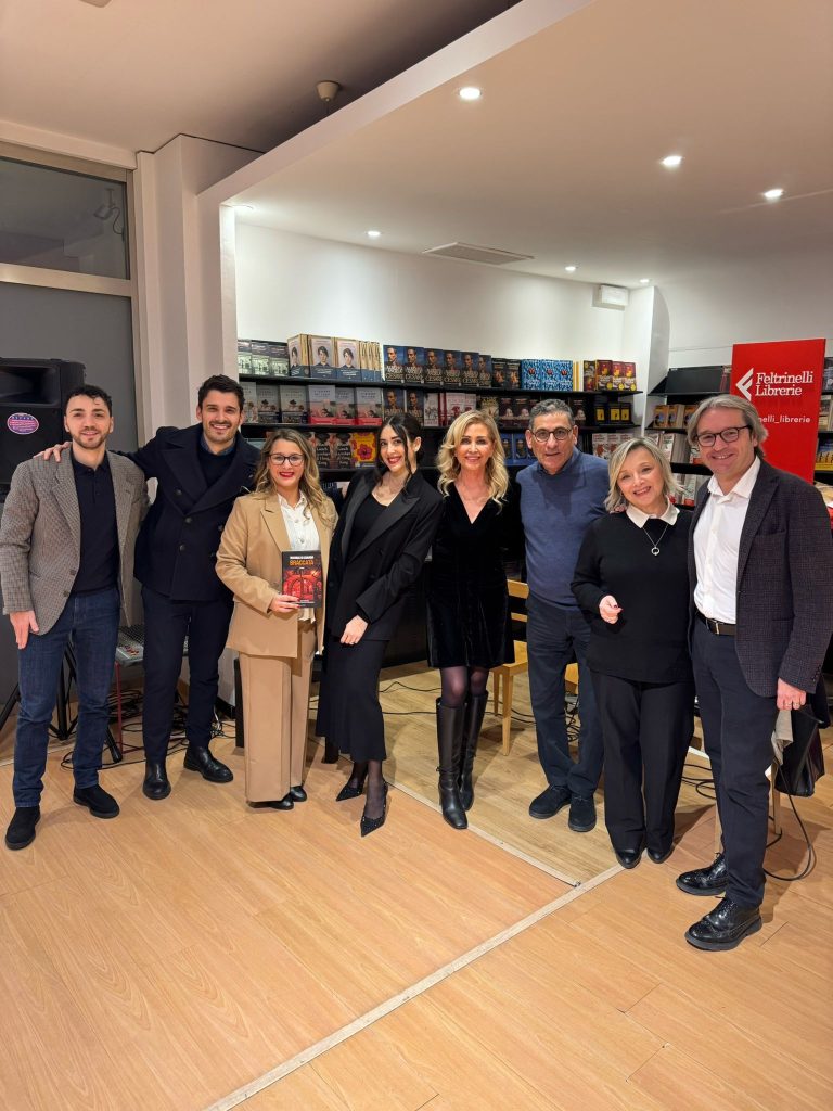 Marina Di Guardo presenta “Braccata” a Palermo: un thriller sulla gogna mediatica e la disillusione - Be Sicily Mag - MARINA DI GUARDO FELTRINELLI tot