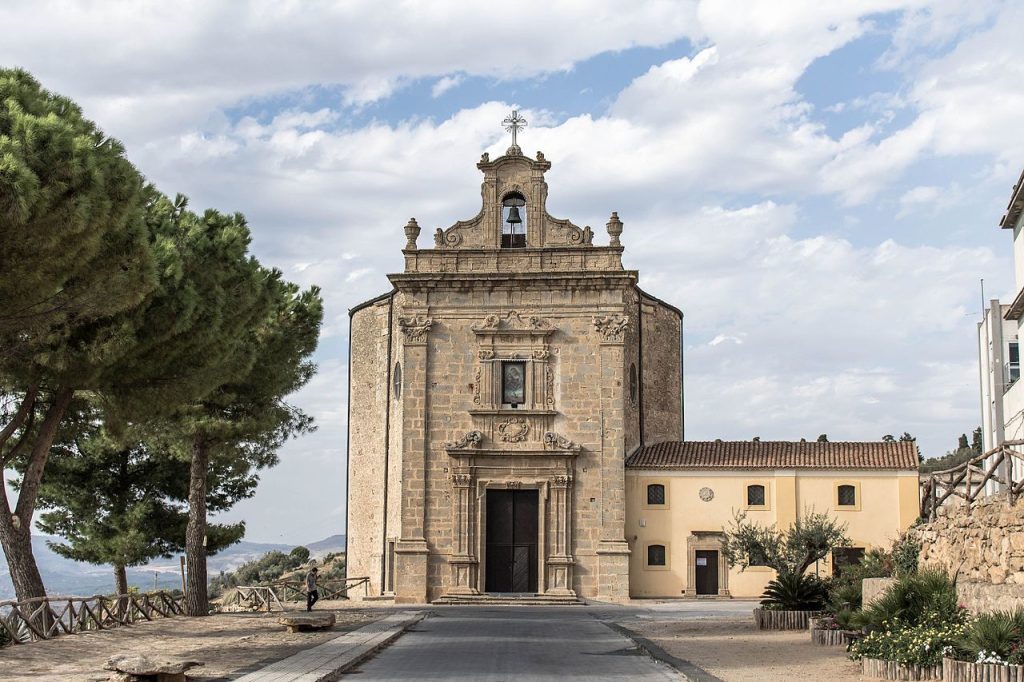 Niscemi, la città che racconta tremila anni di storia e oggi rischia di tacere - Be Sicily Mag - Santuario di Maria Santissima del Bosco di Niscemi