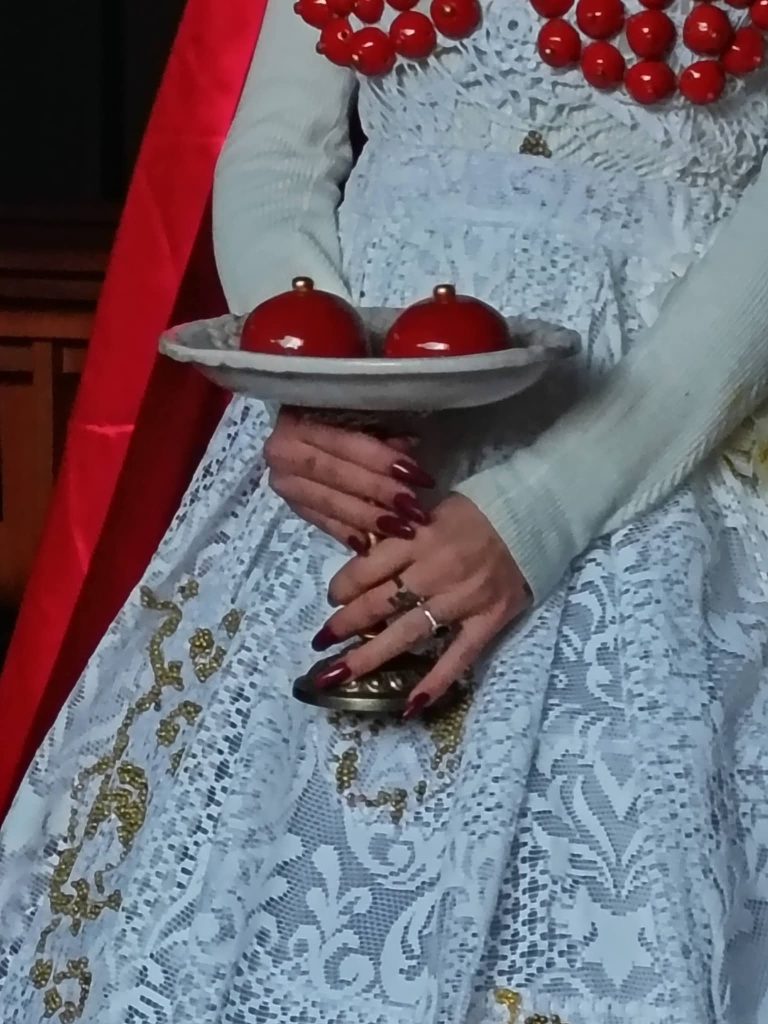 Quando la devozione passa attraverso il tessuto: gli abiti di Pina Nannuli per Sant’Agata 4 Quando la devozione passa attraverso il tessuto: gli abiti di Pina Nannuli per Sant’Agata - Be Sicily Mag - santagata