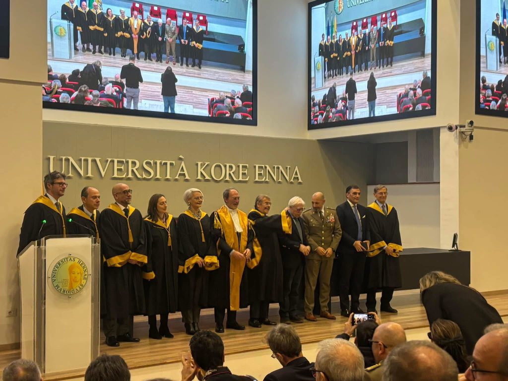 Adelfio Elio Cardinale insignito della laurea honoris causa: "La ricerca non è un costo, è il futuro" - Be Sicily Mag - Elio cardinale bis