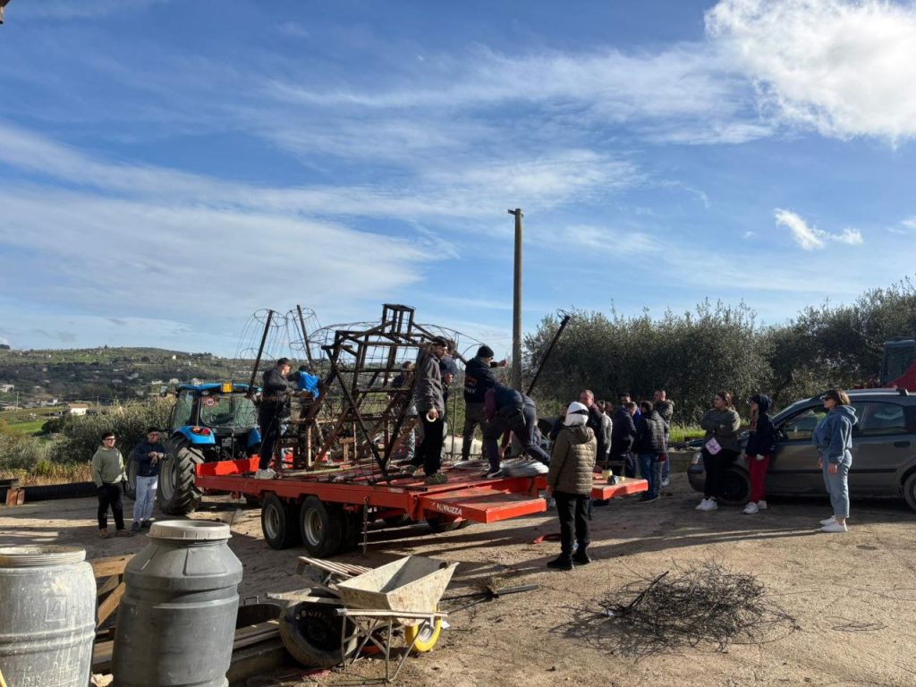Dopo l'incendio, la solidarietà: ad Aragona pioggia di donazioni per il Carnevale 4 Dopo l'incendio, la solidarietà: ad Aragona pioggia di donazioni per il Carnevale - Be Sicily Mag - IMG 1891