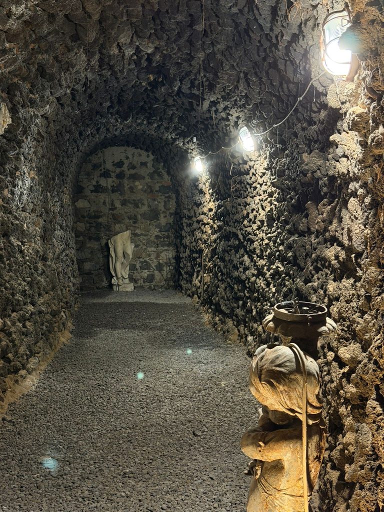 Catania riscopre il suo Criptoportico: riapre al pubblico il tesoro nascosto del Giardino Bellini 3 Catania riscopre il suo Criptoportico: riapre al pubblico il tesoro nascosto del Giardino Bellini - Be Sicily Mag - criptoportico catania 3