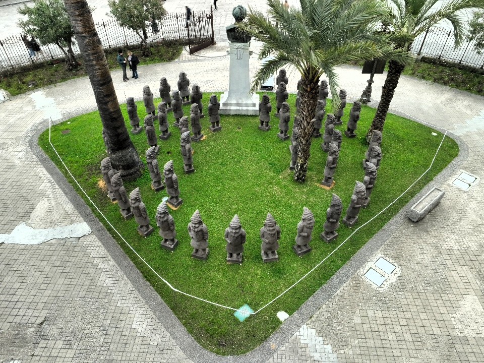 “Extinction”, a Palermo Max Papeschi e il suo “esercito impossibile” dicono no alla guerra 4 “Extinction”, a Palermo Max Papeschi e il suo “esercito impossibile” dicono no alla guerra - Be Sicily Mag - extinction teatro Massimo 1