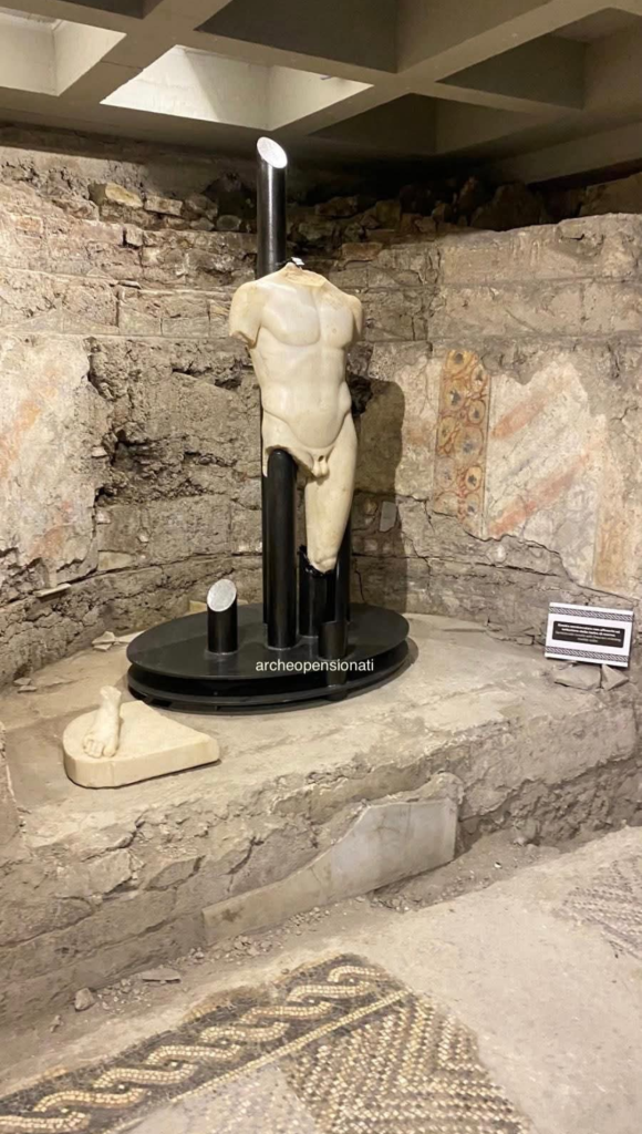 Catania riscopre il suo ipogeo di epoca romana: apre al pubblico il Portico dell’Atleta 2 Catania riscopre il suo ipogeo di epoca romana: apre al pubblico il Portico dell’Atleta - Be Sicily Mag - statua dellatleta