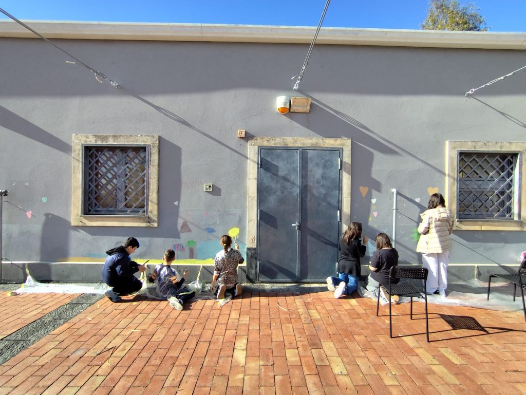 A Librino nasce A.G.O., l’associazione delle mamme contro la povertà educativa 3 A Librino nasce A.G.O., l’associazione delle mamme contro la povertà educativa - Be Sicily Mag - studenti di Librino a lavoro