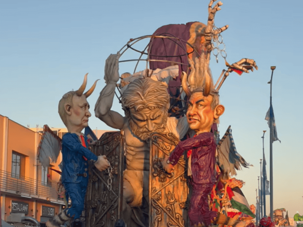 Grande successo per la serata finale del Carnevale di Sciacca: vince "Non aprite quella porta" 2 Grande successo per la serata finale del Carnevale di Sciacca: vince "Non aprite quella porta" - Be Sicily Mag - Carro non aprite quella porta