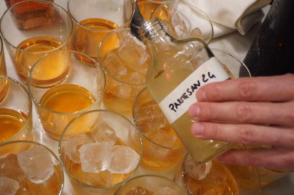 A Palermo la pizza contemporanea sposa la mixology in un aperitivo alternativo 6 A Palermo la pizza contemporanea sposa la mixology in un aperitivo alternativo - Be Sicily Mag - La preparazione dei drink
