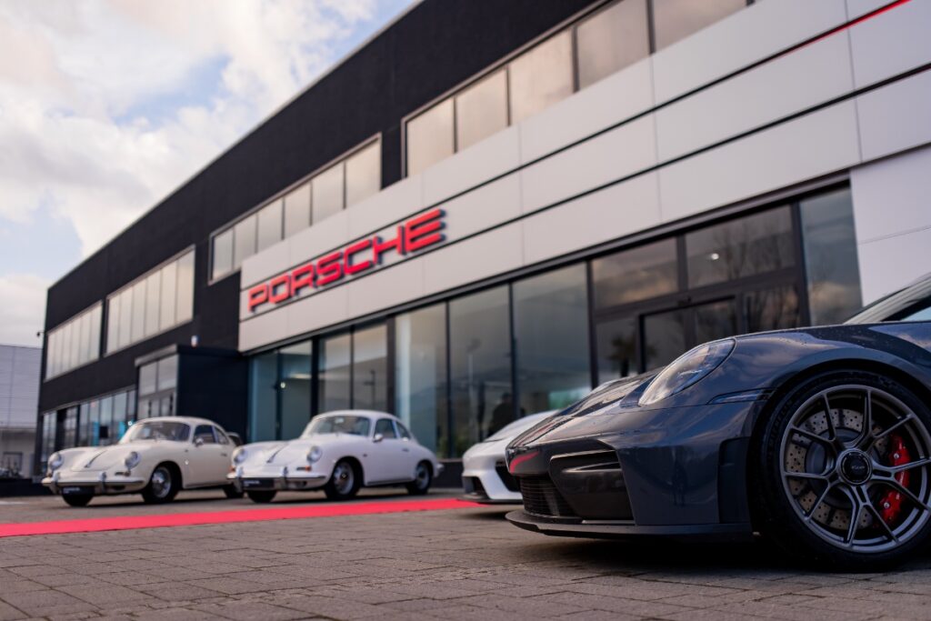 Inaugurato il nuovo Centro Porsche Cosenza: inizia un'era all’insegna del format Destination Porsche - Be Sicily Mag - centro Porsche cosenza 2