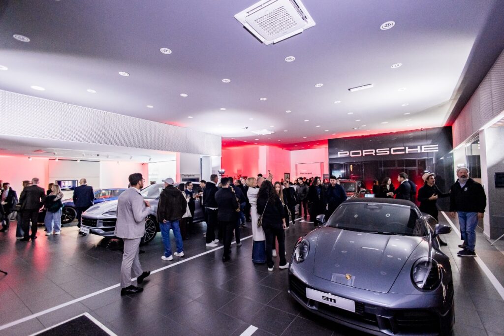 Inaugurato il nuovo Centro Porsche Cosenza: inizia un'era all’insegna del format Destination Porsche - Be Sicily Mag - centro Porsche cosenza 3