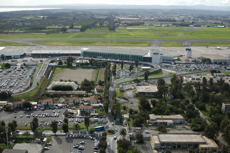 Catania-Comiso, il salto di qualità: infrastrutture, rotte e investimenti 10 Catania-Comiso, il salto di qualità: infrastrutture, rotte e investimenti - Be Sicily Mag - Aeroporto di Catania vista dall alto