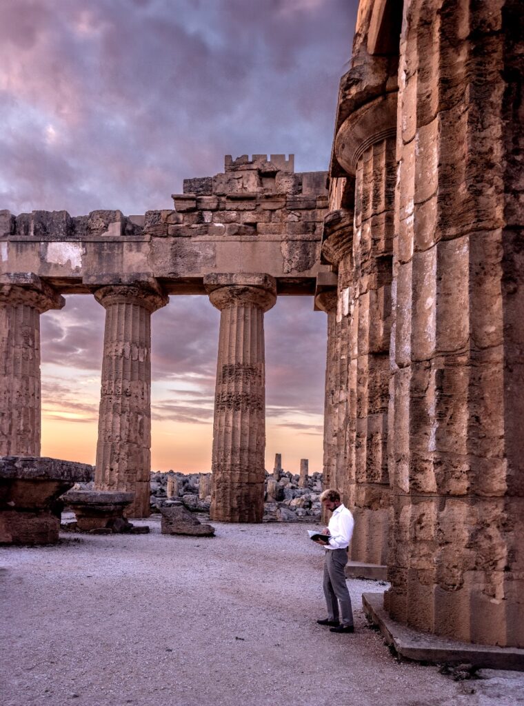 Alessandro D'Avenia spegne 49 candeline: dall'impegno coi giovani al sogno di tornare in Sicilia - Be Sicily Mag - Alessandro DAvenia 2 Foto di Marta DAvenia