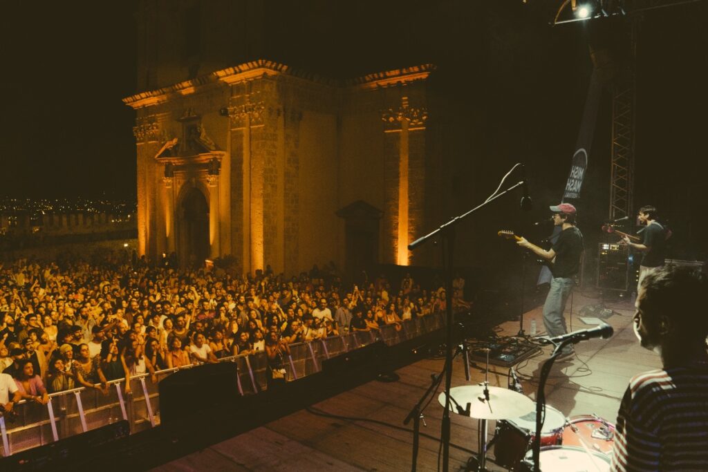 Mish Mash Festival 2026: la decima edizione tra musica, arte e mito - Be Sicily Mag - Credit Francesco Algeri concerto GiorgioPoi