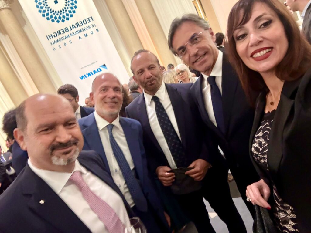 Da sx a dx: Mario Russo, Christian Del Bono, Pierpaolo Biondi, Giovanni Occhipinti e Rosa Di Stefano - Assemblea Federalberghi