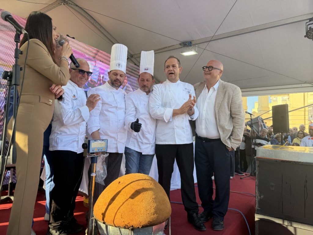 L'arancina più grande al mondo ora è palermitana: ecco quanto pesa - Be Sicily Mag - arancina piu grande al mondo 2