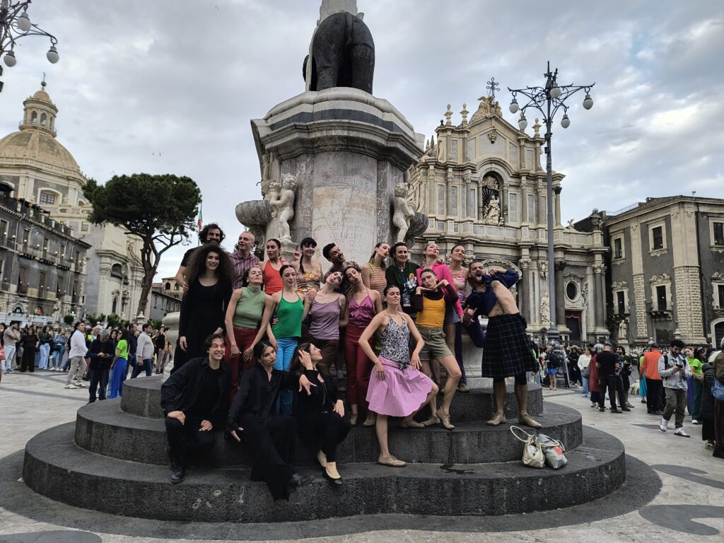 Il FIC Festival colora Catania con una parata all'insegna della “Gentilezza”, tra danza e valori 2 Il FIC Festival colora Catania con una parata all'insegna della “Gentilezza”, tra danza e valori - Be Sicily Mag - fic festival 2
