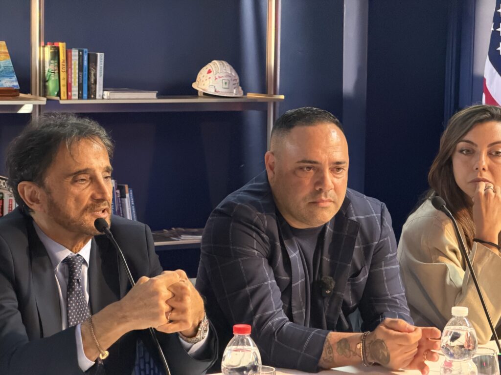 Fabrizio Miccoli presenta il libro sulla sua storia: "Fonderò una scuola calcio in memoria di Falcone" 2 Fabrizio Miccoli presenta il libro sulla sua storia: "Fonderò una scuola calcio in memoria di Falcone" - Be Sicily Mag - miccoli Vincenzo di fresco