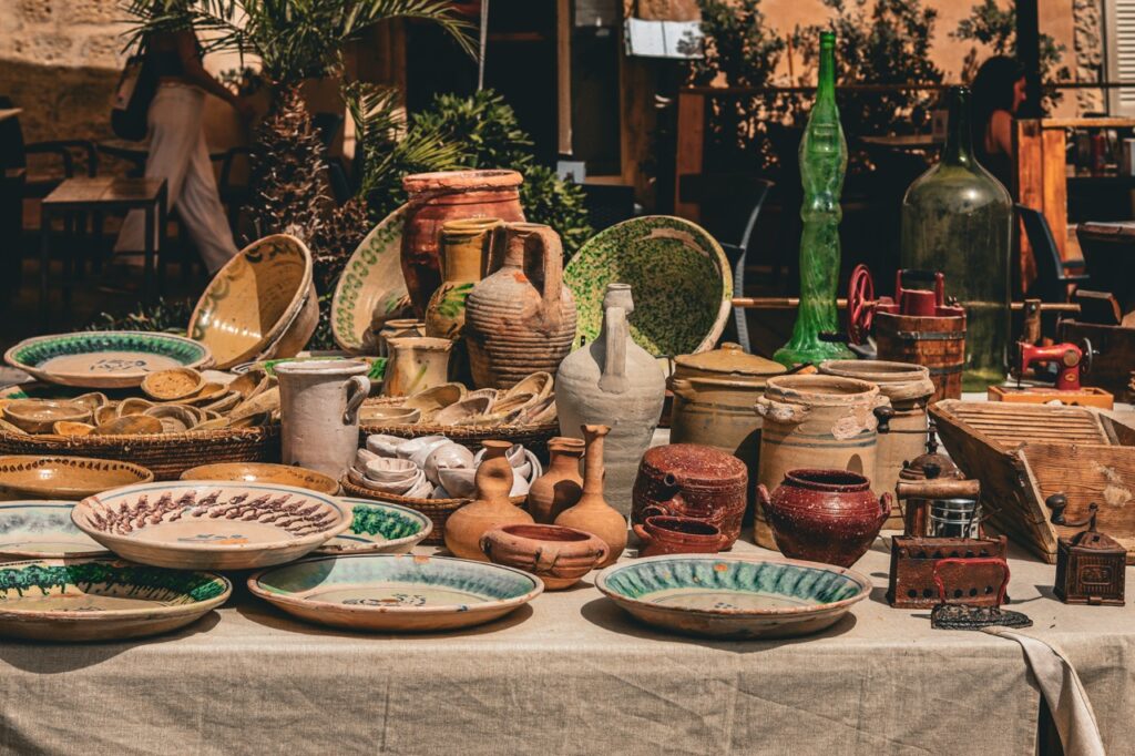 Il ritorno dei mestieri manuali: tra tradizione, identità e nuove opportunità 4 Il ritorno dei mestieri manuali: tra tradizione, identità e nuove opportunità - Be Sicily Mag - old pottery for sale antigues market 2026 01 09 01 02 26 utc dimensioni grandi