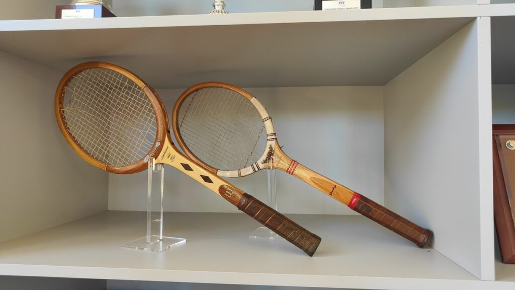 Il Circolo del Tennis Palermo compie 100 anni: il programma degli eventi 10 Il Circolo del Tennis Palermo compie 100 anni: il programma degli eventi - Be Sicily Mag - racchette di legno 100 CTP