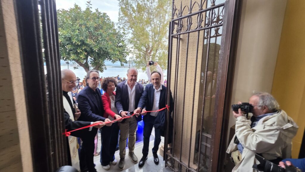 Inaugurato a Milazzo il Museo delle Arti Marinare 5 Inaugurato a Milazzo il Museo delle Arti Marinare - Be Sicily Mag - taglio del nastro