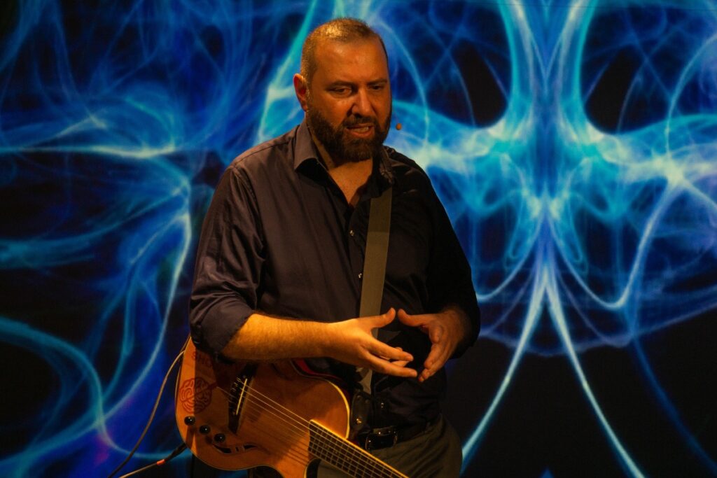 La musica che cura: Formoso Therapy Show arriva in Sicilia 2 La musica che cura: Formoso Therapy Show arriva in Sicilia - Be Sicily Mag - Adriano Formoso 2