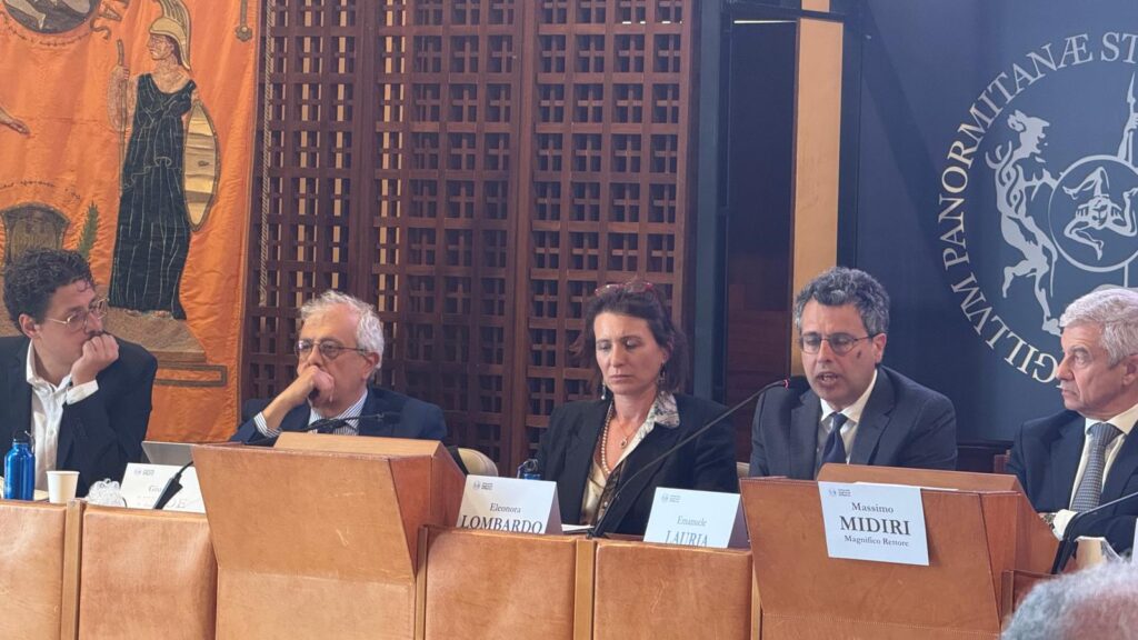 L'Autonomia siciliana, traguardo o "zavorra": il dibattito degli esperti organizzato da UNIPA 2 L'Autonomia siciliana, traguardo o "zavorra": il dibattito degli esperti organizzato da UNIPA - Be Sicily Mag - Da sinistra Carmelo Traina Giuseppe Verde Eleonora Lombardo Emanuele Lauria Massimo Midiri