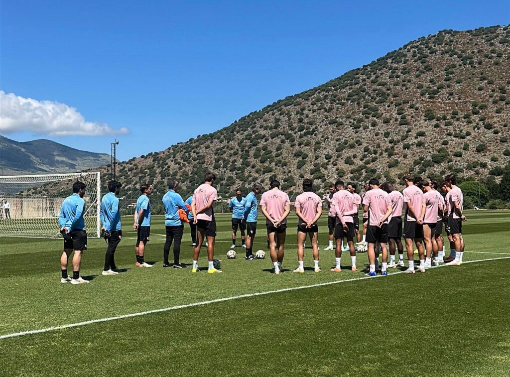 Addio Alessia, piccola tifosa del Palermo. Segre: “Sentirò sempre la tua mano nella mia quando scenderò in campo” 2 Addio Alessia, piccola tifosa del Palermo. Segre: “Sentirò sempre la tua mano nella mia quando scenderò in campo” - Be Sicily Mag - PHOTO 2026 05 13 12 51 11