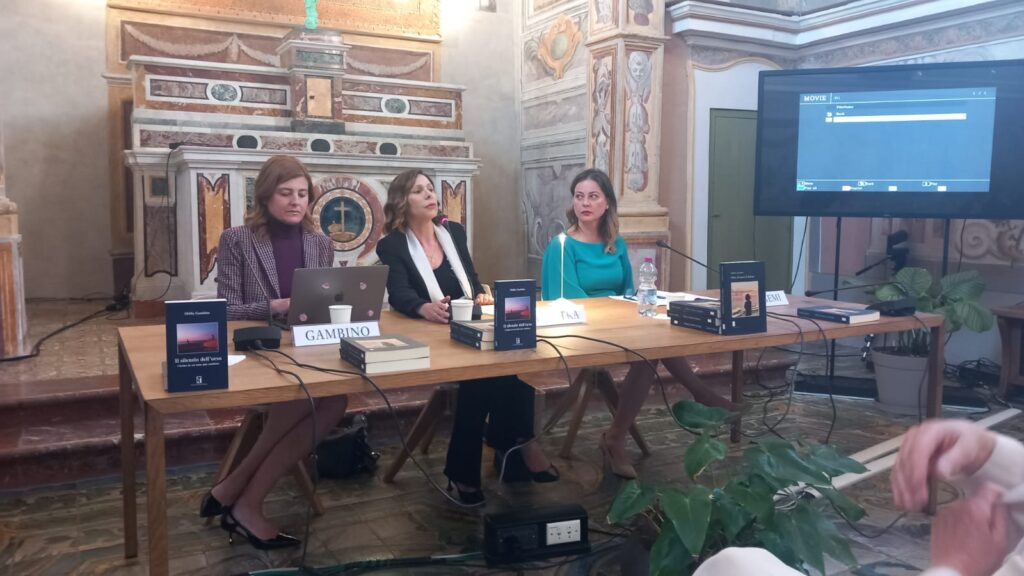 Sibilla Gambino presenta il suo secondo libro: “Il babau è la diversità che si contrappone ai muri innalzati” - Be Sicily Mag - Sibilla Gambino Francesca Celestra e Manuela Cangemi