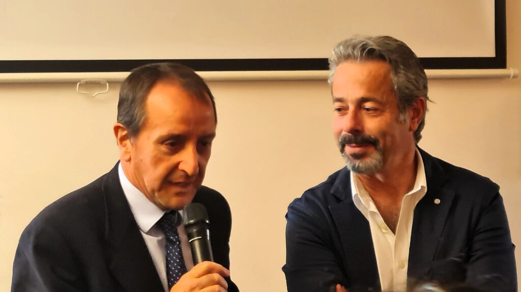 Libertà di stampa, la Sicilia resiste ma perde pezzi: Concetto Mannisi racconta lo stato di salute dell’informazione isolana - Be Sicily Mag - riccardo arena e concetto mannisi