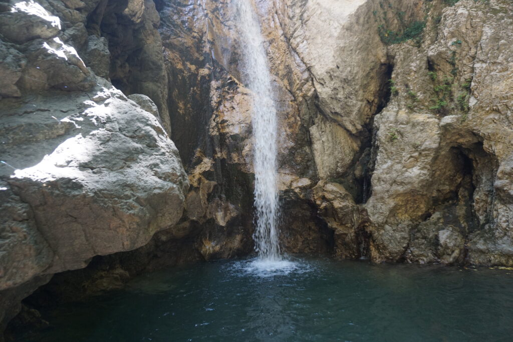 Monti Nebrodi, il cuore segreto della Sicilia: canyon, boschi e borghi per la sfida al turismo lento - Be Sicily Mag - Cascata del Catafurco Galati Mamertino ph Antonio Schenbri 3