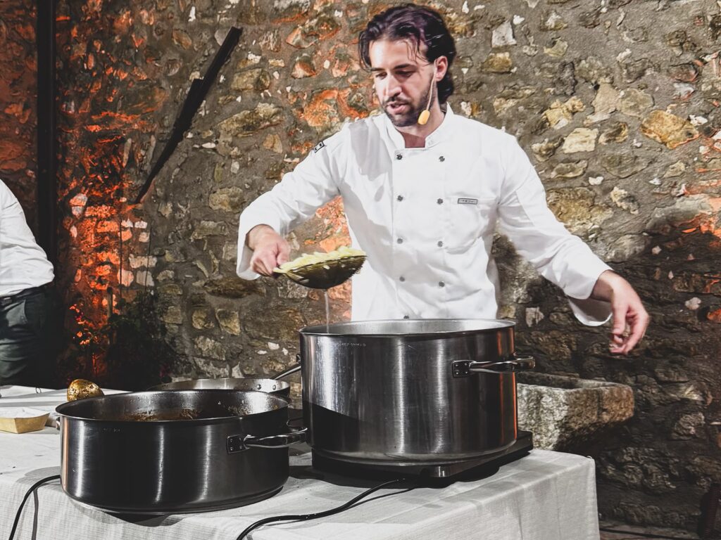 La rigenerazione di Bisacquino parte dal Festival delle eccellenze 8 La rigenerazione di Bisacquino parte dal Festival delle eccellenze - Be Sicily Mag - Lo show cooking di Gianni Marino