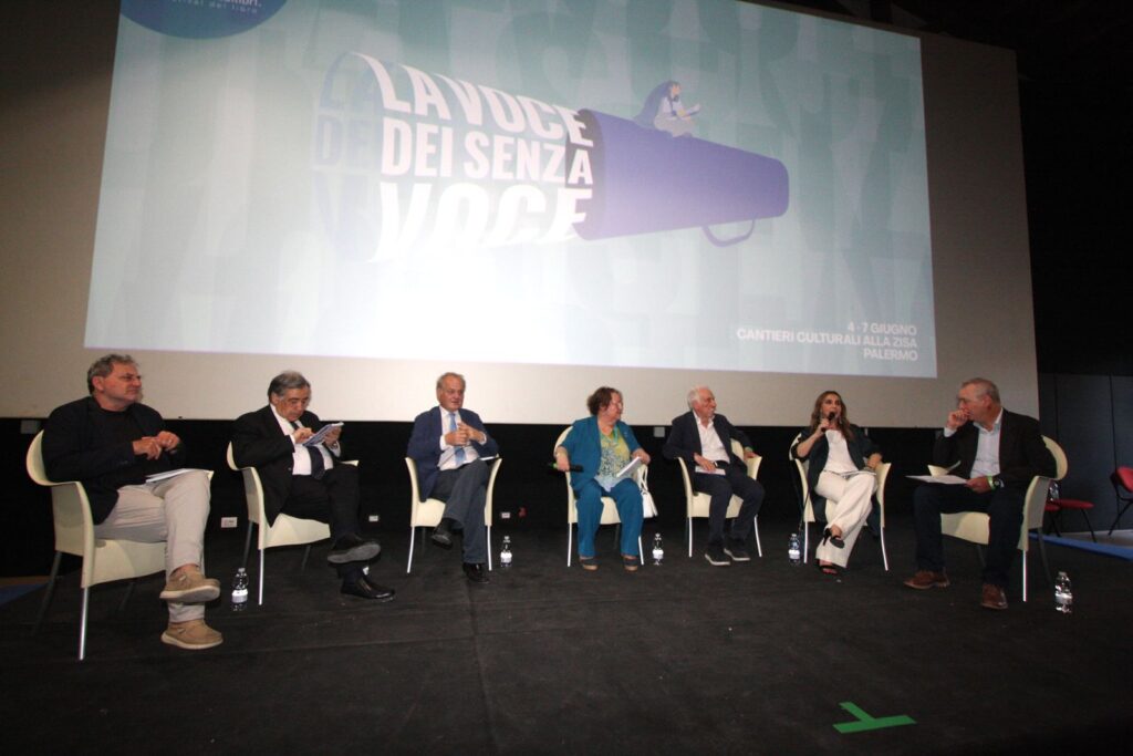 Tiziana Lenzo presenta il suo primo libro dedicato alla figura di Paolo Giaccone: storia di "un eroe normale" 8 Tiziana Lenzo presenta il suo primo libro dedicato alla figura di Paolo Giaccone: storia di "un eroe normale" - Be Sicily Mag - Un momento della presentazione