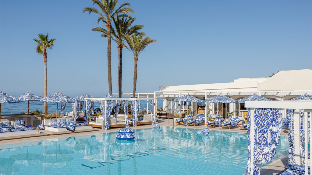Dolce&Gabbana ancora al San Domenico Palace: a Taormina il lusso si rinnova 2 Dolce&Gabbana ancora al San Domenico Palace: a Taormina il lusso si rinnova - Be Sicily Mag - dolce and gabbana resort 2024 banner 2