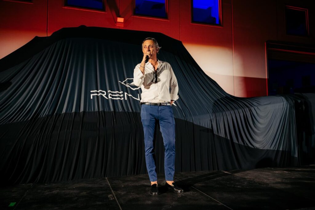 Renier inaugura la nuova sede a Carini 7 Renier inaugura la nuova sede a Carini - Be Sicily Mag - luigi renier sul palco durante linaugurazione della nuova sede di carini